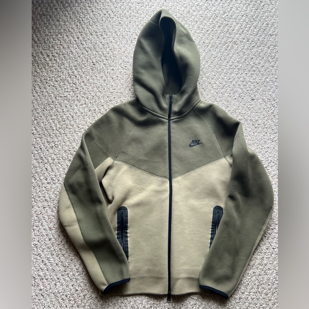 Men’s Olive Green Nike Tech